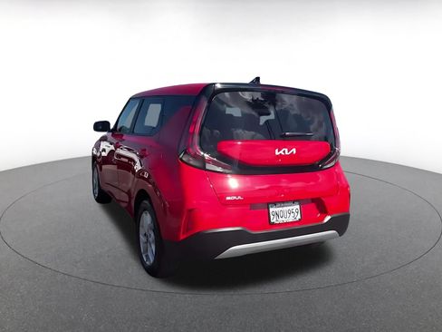 Used 2025 Kia Soul LX w/ LX Technology Package FWD image 10