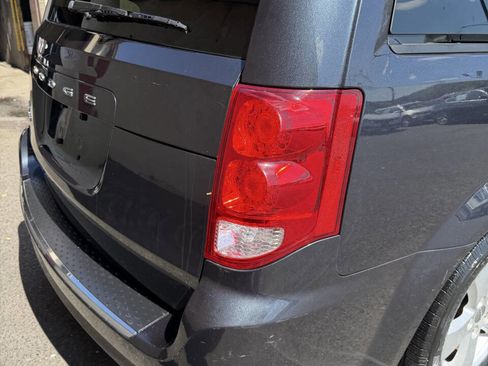 Used 2013 Dodge Grand Caravan SE FWD image 16