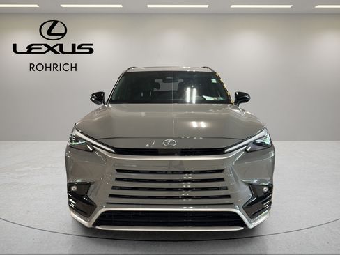 Used 2025 Lexus TX 500h AWD w/ Technology Package image 2