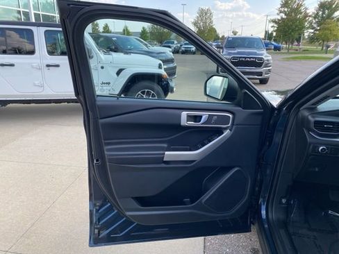 Used 2022 Ford Explorer XLT w/ Equipment Group 202A image 12