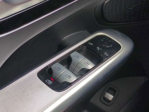 Certified 2025 Mercedes-Benz GLC 300 4MATIC image 27