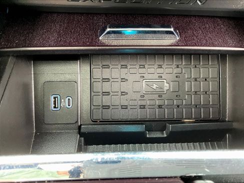 Used 2022 Ford Expedition Platinum AWD/4WD image 15