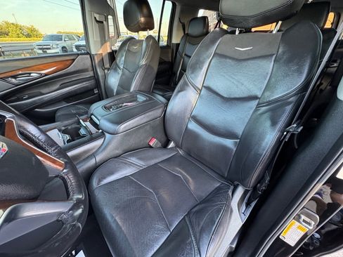 Used 2019 Cadillac Escalade ESV Luxury image 28
