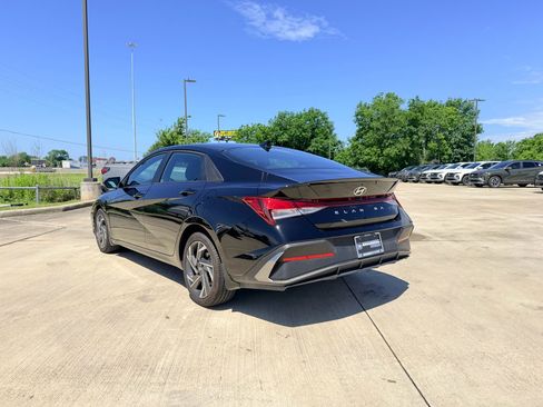 Used 2025 Hyundai Elantra Sport FWD image 7
