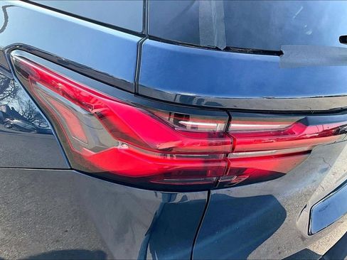 Used 2022 Chevrolet Traverse LT image 32