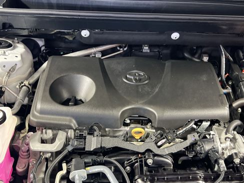Used 2025 Toyota RAV4 XLE AWD/4WD image 29