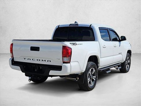 Used 2016 Toyota Tacoma TRD Sport w/ Towing Package image 5