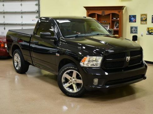 Used 2016 RAM 1500 Express RWD image 2