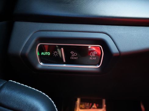 Used 2022 Lamborghini Urus AWD/4WD image 24