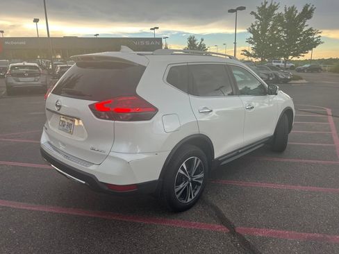Used 2017 Nissan Rogue SL w/ SL Premium Package AWD/4WD image 3