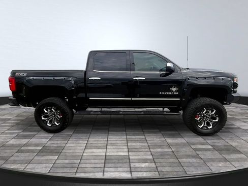 Used 2017 Chevrolet Silverado 1500 LTZ Z71 w/ LTZ Plus Package AWD/4WD image 8