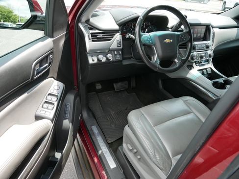 Used 2016 Chevrolet Suburban LT w/ Luxury Package AWD/4WD image 9