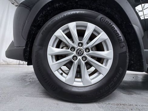 Certified 2022 Toyota Corolla Cross LE image 11