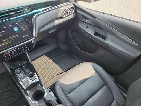 Used 2023 Chevrolet Bolt LT w/ Infotainment Package FWD image 11