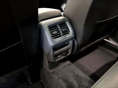 Used 2024 Volkswagen Tiguan SE R-Line FWD image 13