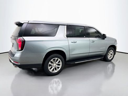 Used 2025 Chevrolet Suburban Premier w/ Sun And Tow Package AWD/4WD image 9