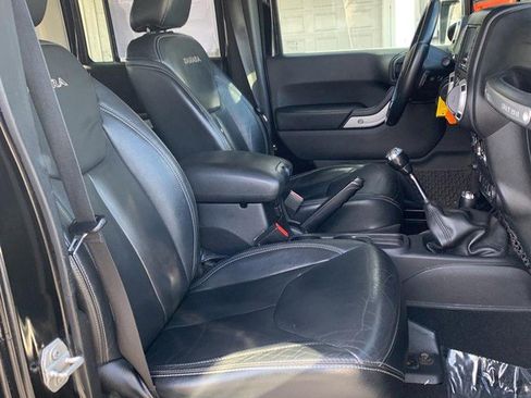 Used 2016 Jeep Wrangler Unlimited Sahara w/ Connectivity Group image 11