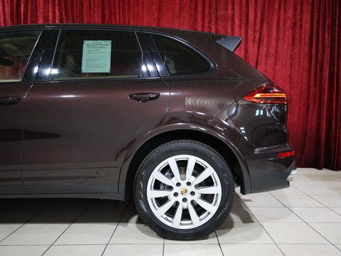 Used 2017 Porsche Cayenne AWD/4WD image 6
