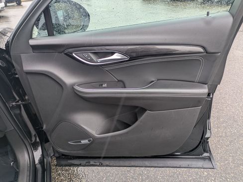 Used 2021 Buick Envision Essence w/ Technology Package I image 33