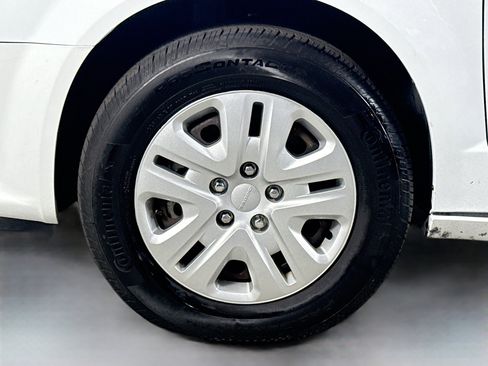 Used 2019 Dodge Grand Caravan SE image 36