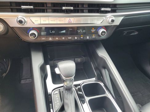 Used 2025 Kia Telluride LX FWD image 15