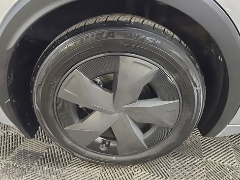 Used 2025 Toyota Prius Plug-In Hybrid image 13