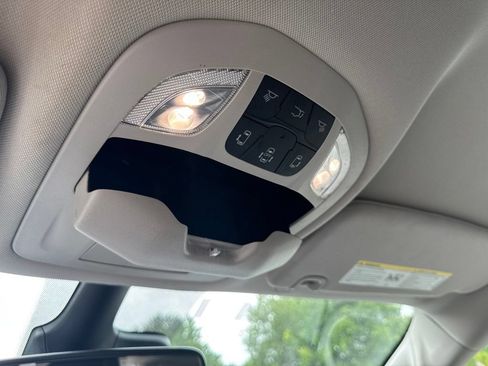 Used 2023 Chrysler Pacifica Touring-L FWD image 19