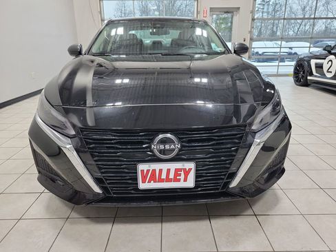 Used 2024 Nissan Altima 2.5 SV image 2