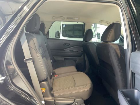 Used 2025 Nissan Pathfinder S image 17