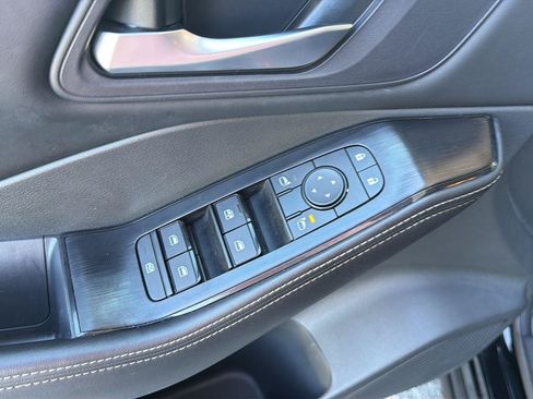 Used 2025 Nissan Rogue SV FWD image 31