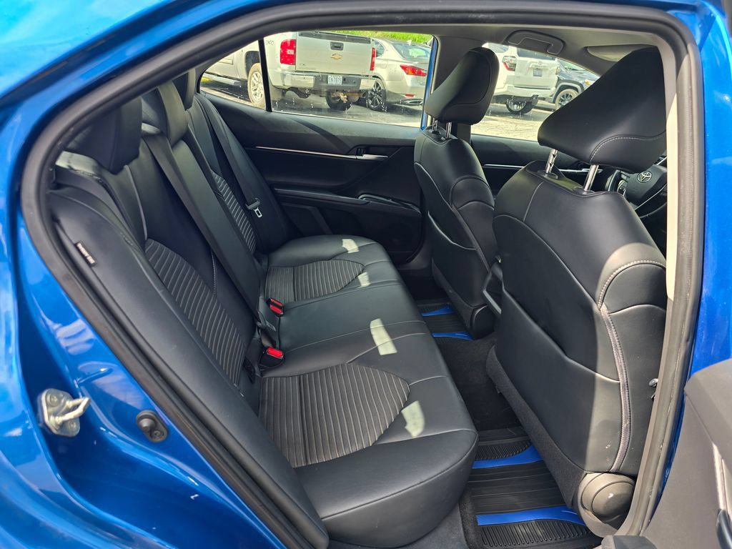 Used 2020 Toyota Camry SE FWD image 26