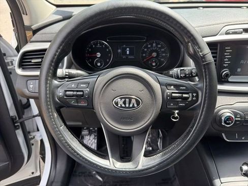 Used 2018 Kia Sorento AWD image 16
