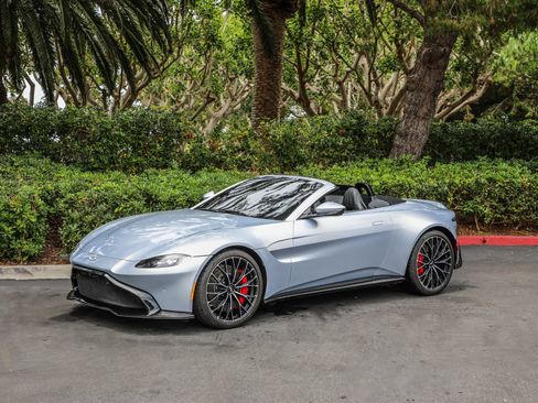 Used 2023 Aston Martin V8 Vantage Roadster RWD image 3