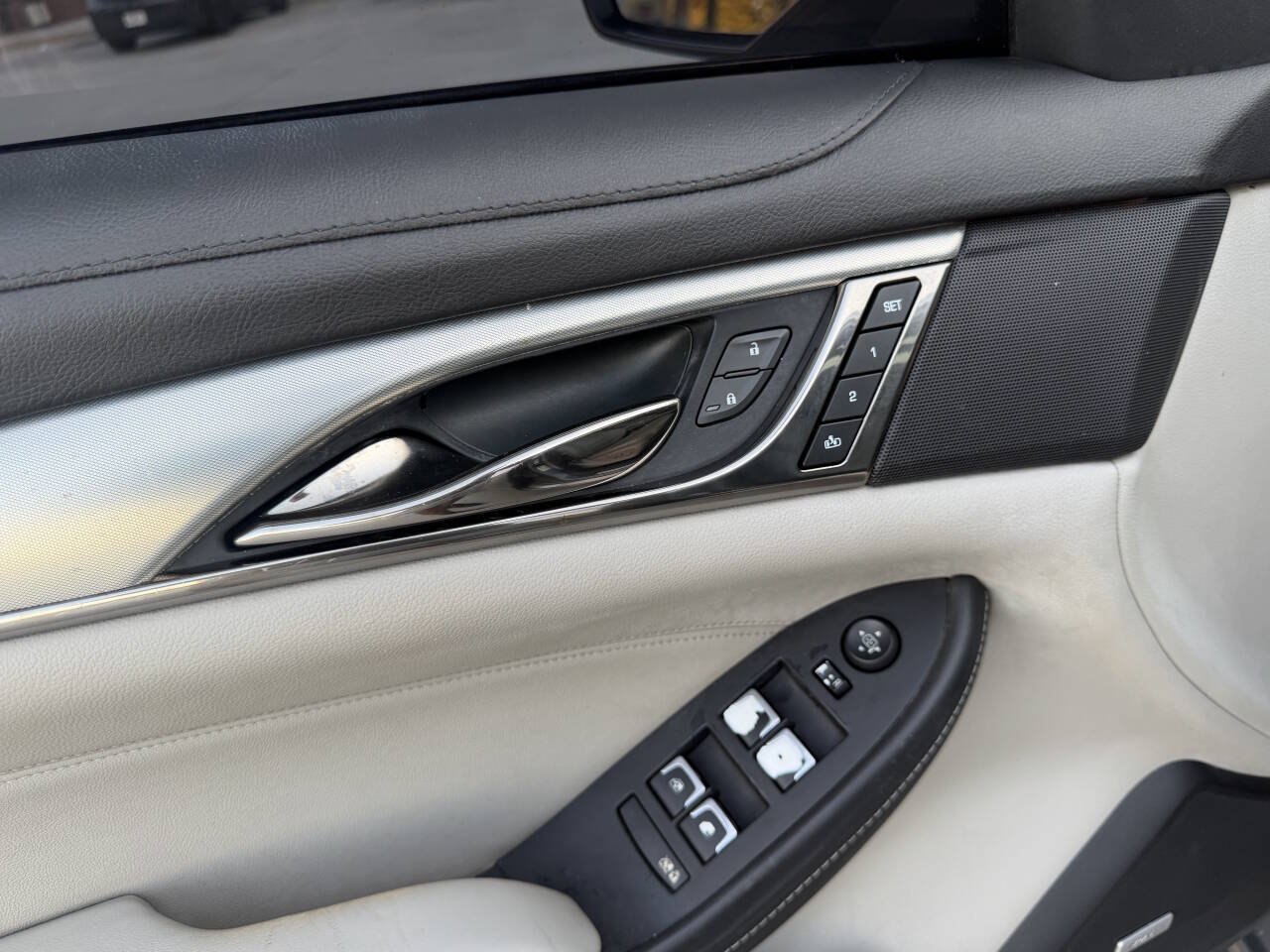 Used 2018 Cadillac CTS Luxury RWD image 17