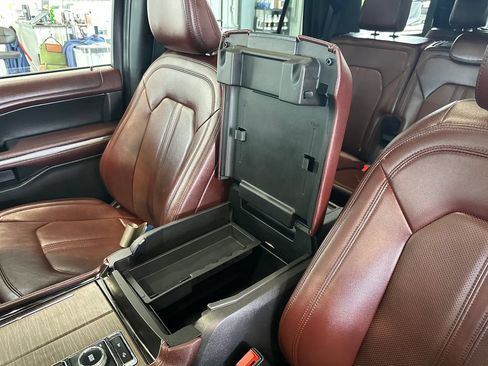 Used 2024 Ford Expedition Max Limited AWD/4WD image 28