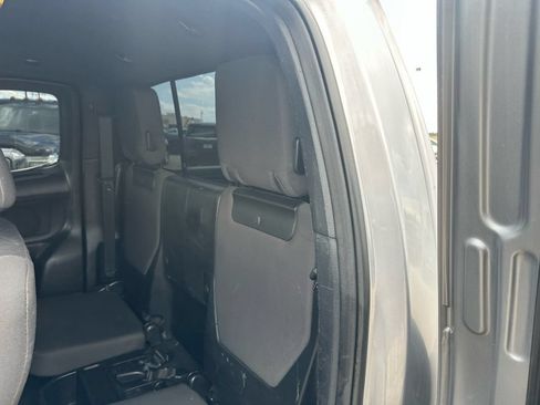 Used 2016 Toyota Tacoma TRD Off-Road AWD/4WD image 29