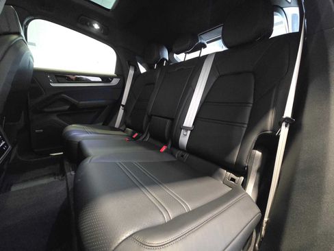 Used 2025 Porsche Cayenne Coupe AWD/4WD image 19