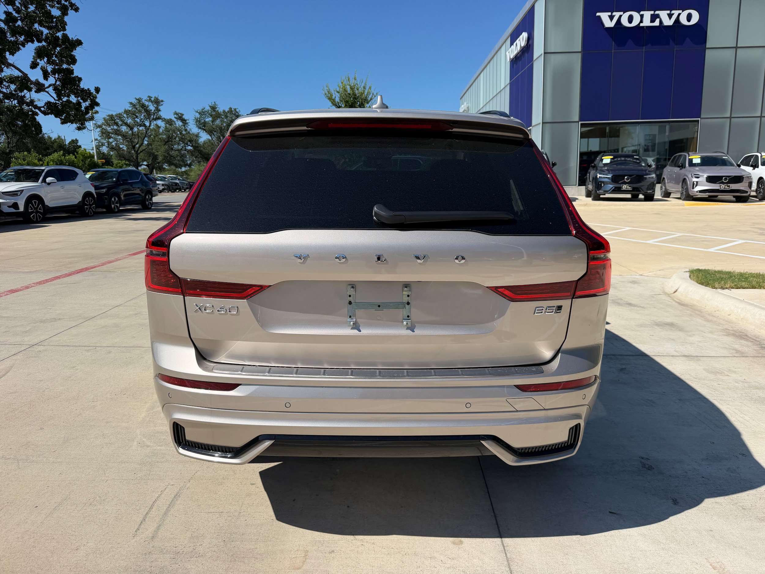 New 2026 Volvo XC60 B5 Ultra w/ Protection Package Premier AWD/4WD image 5
