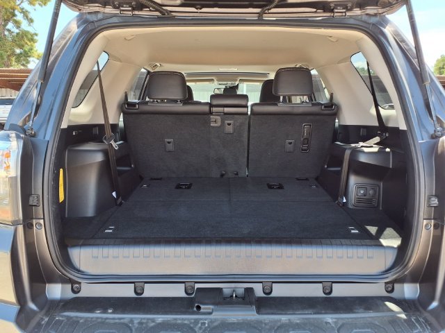 Used 2022 Toyota 4Runner SR5 Premium w/ Moonroof Package AWD/4WD image 7