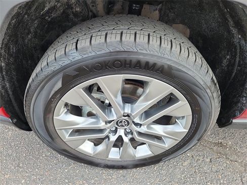 Used 2023 Toyota RAV4 Limited image 17