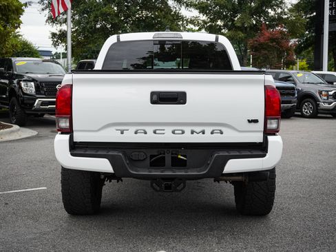 Used 2022 Toyota Tacoma SR5 w/ Technology Package RWD image 9