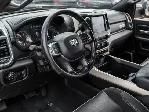 Used 2019 RAM 2500 Laramie w/ Black Appearance Package AWD/4WD image 3