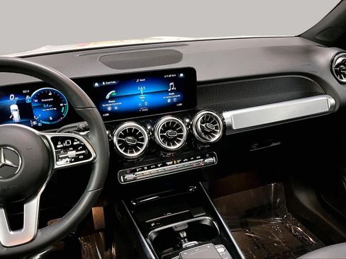 Used 2023 Mercedes-Benz GLB 250 4MATIC image 7