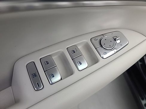 Used 2025 Genesis G70 2.5T AWD/4WD image 21