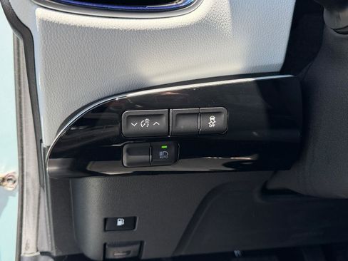 Used 2017 Toyota Prius Three Touring w/ Carpet Mat Package image 34