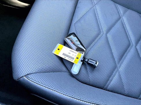 Used 2024 Volkswagen Atlas SE image 31