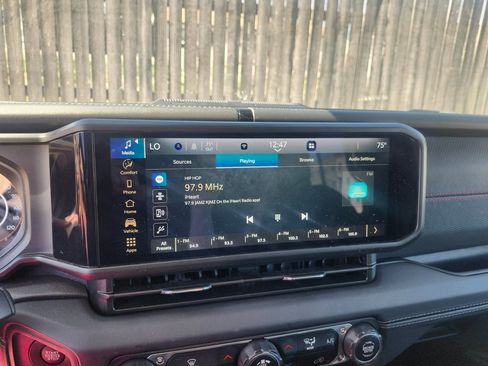 Used 2025 Jeep Wrangler Unlimited Rubicon image 19