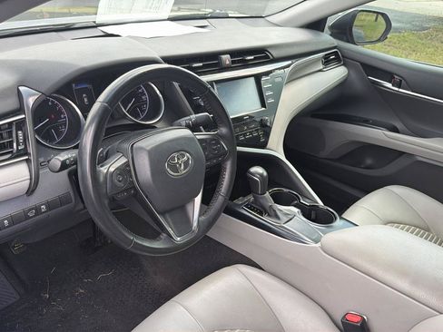 Used 2020 Toyota Camry SE FWD image 8
