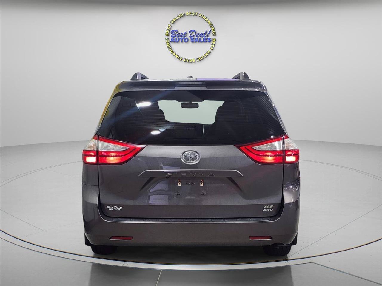 Used 2017 Toyota Sienna XLE AWD/4WD image 4