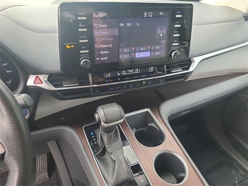 Used 2023 Toyota Sienna XLE image 34